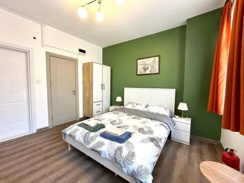 Yellowhouse Room 3