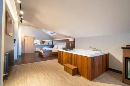 216 Bosphorus Suite