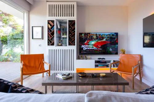Bosphorus Designer Suite Seperate Guest room