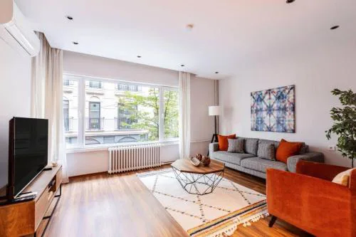 Charming Bright 4BD2Bath Balcony Central Pad #368