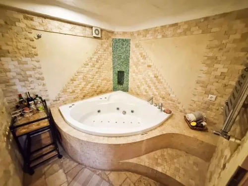 Delux Private Jacuzzi and Sauna Inside the Flat