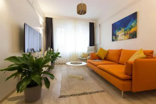 Fully Renovated 2BR Flat in Prime Location at Moda