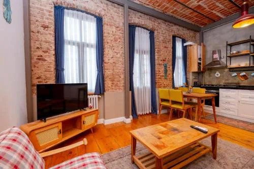 High Ceiliing and Stylish Flat