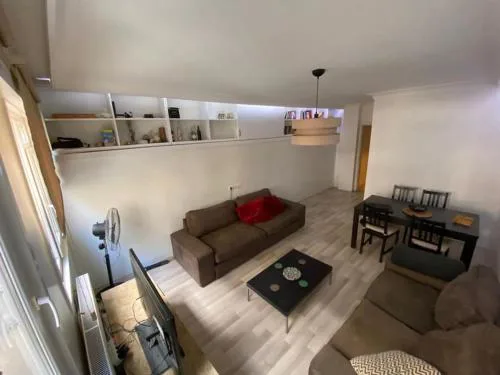 Large apartment with a balcony in central Kadıköy