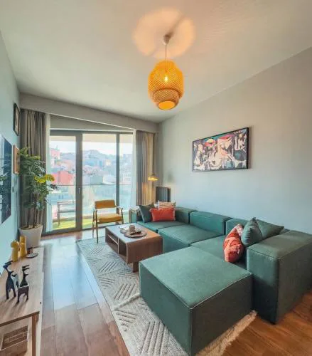 Luxury Apartment in Taksim w Pool, Gym, Balcony