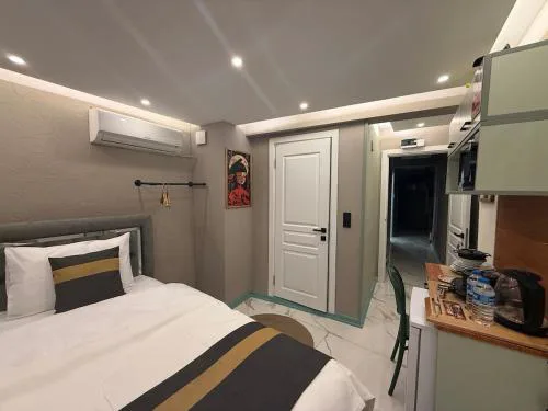 Modern Compact Studio Near Metro Station