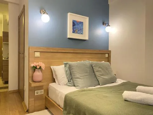 SIM Crown Hotel