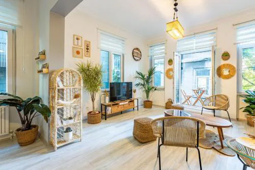Urban Balcony Retreat- Near Galata Metro