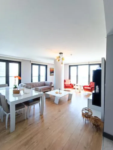 Luxury Fully Equipped 3BR 2BA Apartment by Siena Suites