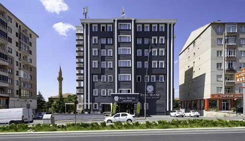 Real House Hotel
