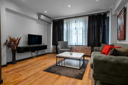 Designed 2BR Rooftop Duplex with Private Terrace