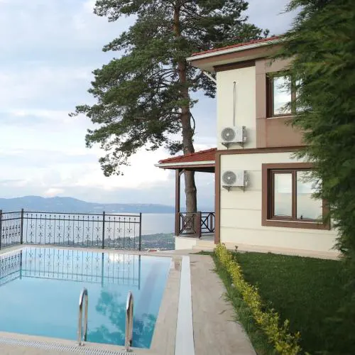 Orchid Hills - heated swimming pool