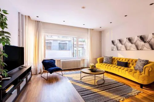 Bright Charming Modern 3BD2Bath Balcony! #367