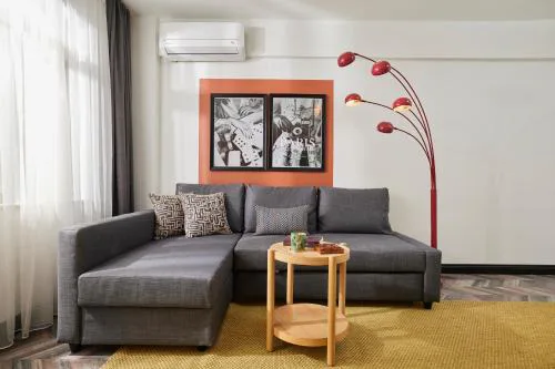 Bright & Modern 2-Bedroom Flat Near Metro