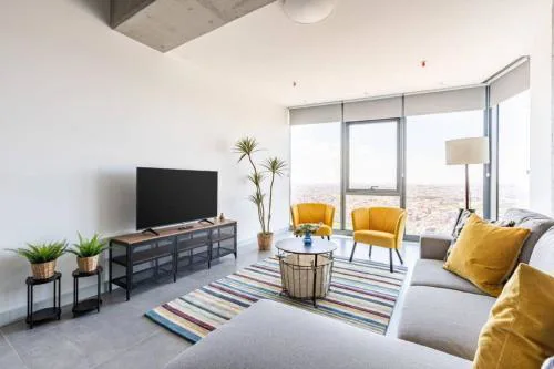 Gorgeous Bright Cool 1BD Residence Views! #359