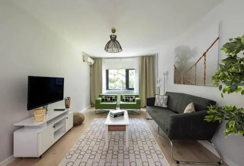 Gorgeous Bright New 2BD Central Home! #212