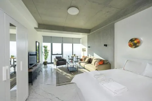 Gorgeous Bright Studio Parking PoolViews! #135