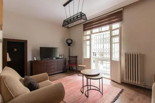 Historic & Cozy 2BR Nisantasi Flat w High Ceilings