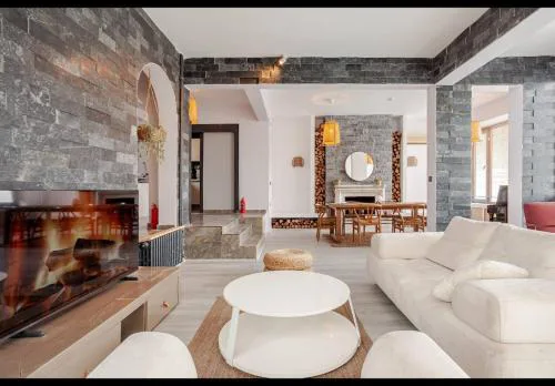 Modern Sea View Escape I Poolside Luxury Villa