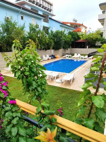 Perfectly Located Holiday Stay in Side Walking Distance to the Beach