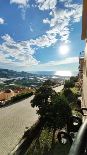Alanya Goldcity de deniz-doğa manzaralı villa, Isıtmalı Havuz,Sauna,Fitness ,Fiber Wifi