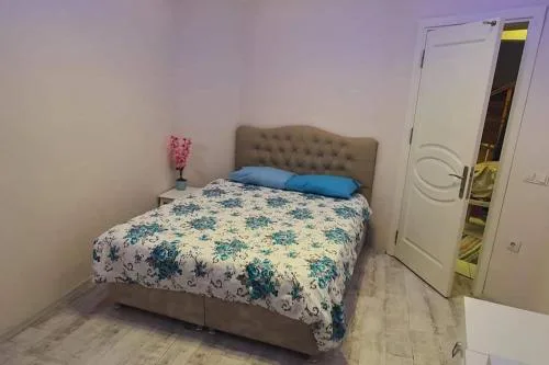 Central 1 Bed w Balcony Sea Views & Roof Terrace