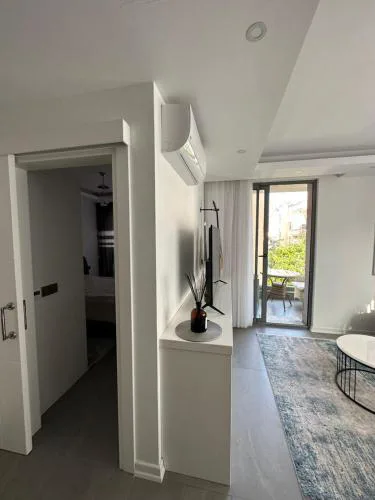 Soho Apartment Cleopatra Side