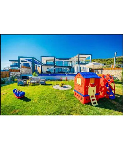 11 kişilik lüx villa