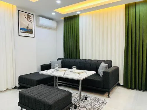 13 Luxury Apartment with Elevator in the Center