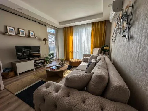 Chic 2BR City Center Flat