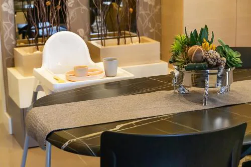 Downtown Oasis - Spacious Modern 3-BR Flat near Beachpark