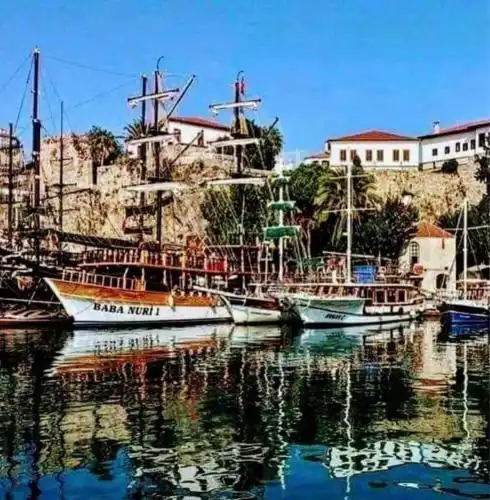 Kaleiçi geniş balkonlu muhteşem lokasyon benzersiz geniş EV