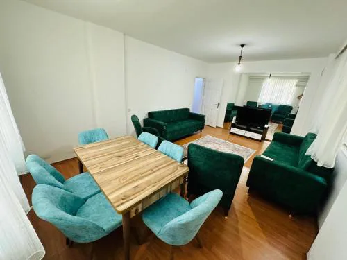 Lüx eşyalı sahile 200 m