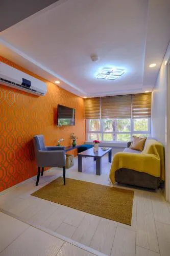 Modern Amber Apartment & Prime Old Town Location