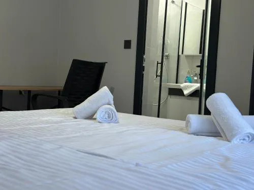 Comfortable 2BR Apartment Near City Center with En-Suite