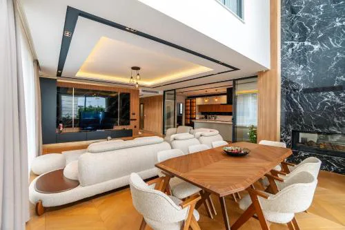 5-Bedroom Villa with Pool & Sauna