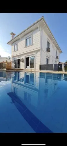Doğa içinde hamam ve havuzlu lüx villa