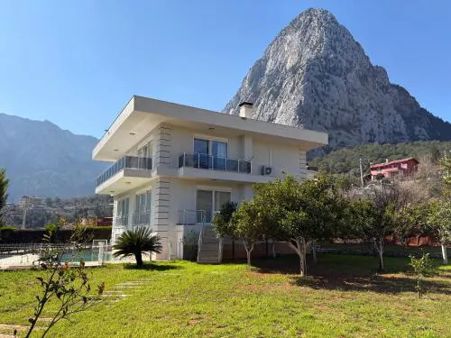 Villa Leom - Mountain Villa with Pool in Antalya
