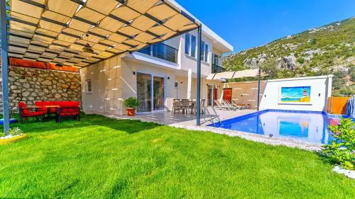 2 Bedroom Luxury Villa - Private Garden and Pool