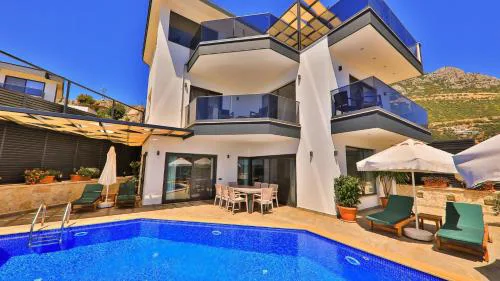 4 Bedroom Villa with Private Pool near Kalkan