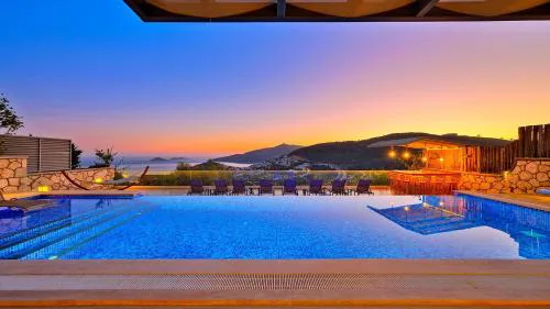 5 Bedroom Luxury Villa Seaviews - Private Heated Pool