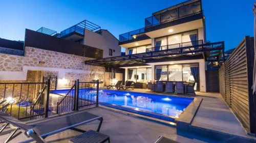 5 Bedroom Villa short walk to the oldtown