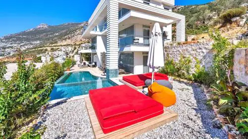 6 Bedroom Luxury Villa Close to the beach