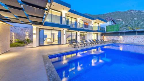 Akbel 5 bedroom seaview villa with private pool hot tub