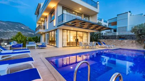 Kalamar 4 Bedroom Villa close to shops and restaurants