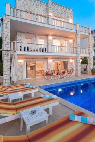 Lux Ketchy Villa , Heatable Infinity pool , Wifi , Sunset in Kalkan