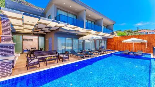 Luxury 5 bedroom villa with private pool and Jacuzzi
