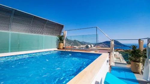 Luxury Apartment with Private Heated Pool - Wave Maker