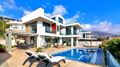Luxury Villa in Kalamar Bay - Walking Distance to the Beach