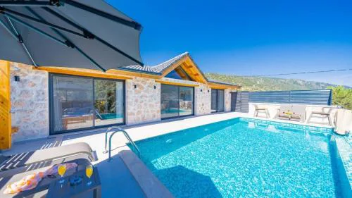 Sarıbelen 2 bedroom villa with private pool hot tub
